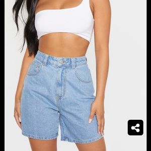 Pretty Little Thing Petite Light Wash Denim Shorts